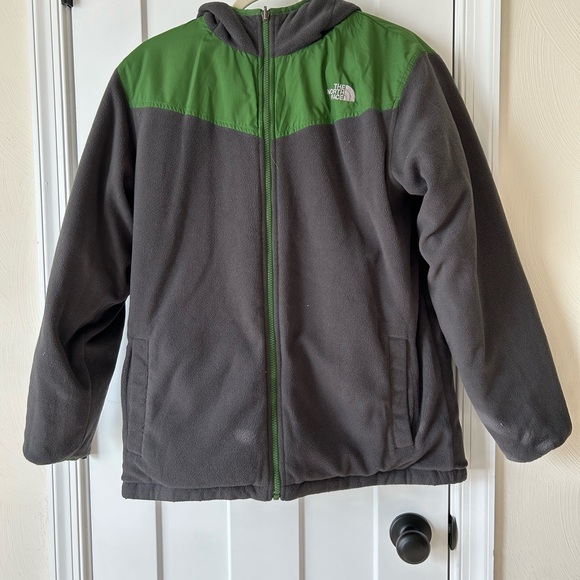The North Face KIDS XL reversible jacket for 10-14 year olds - Picture 3 of 9